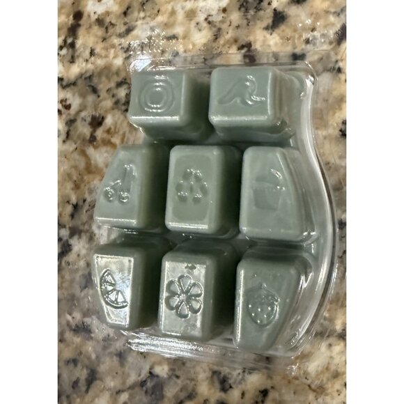 Lot of 2 Scentsy Christmas Cottage Wreath & Mint Wax Bars 3.2 fl oz each - Picture 5 of 6